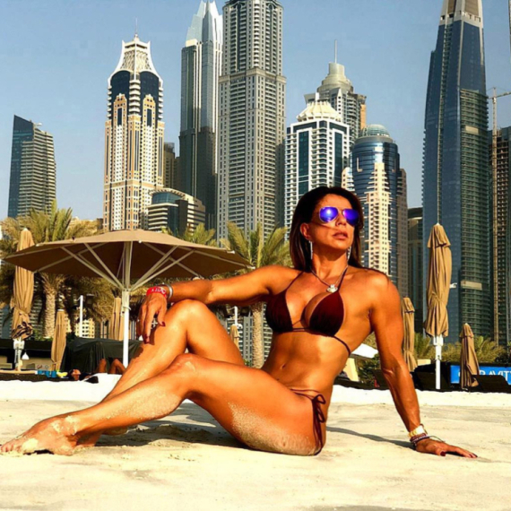 "Seksi baka" spavala sa 800 frajera pa konačno pronašla srodnu dušu FOTO