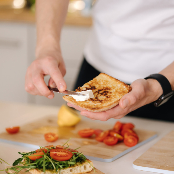 Uzbekistanac izjavom uzburkao mreže: "Morate da probate hrvatsko nacionalno jelo - kajmak" VIDEO