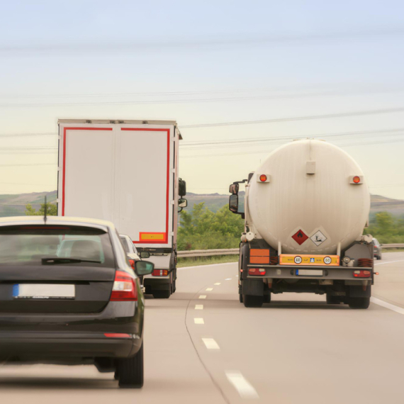 Mlađima od 25 da se ograniči snaga motora, šleperima da se zabrani da pretiču jedan drugog