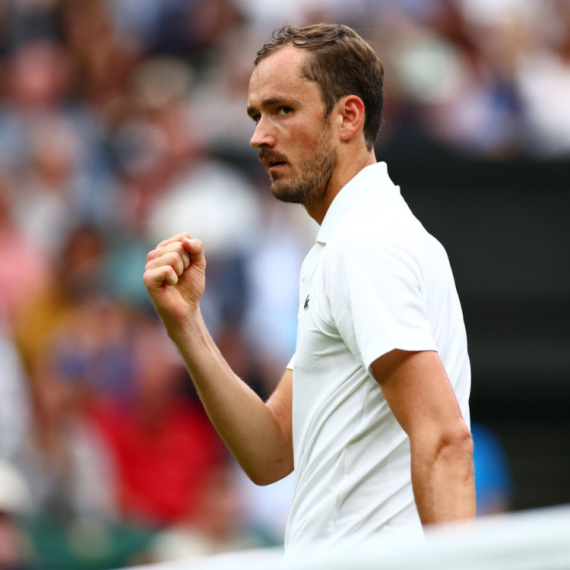 Medvedev spavao set i po, pa pobedio Mulea