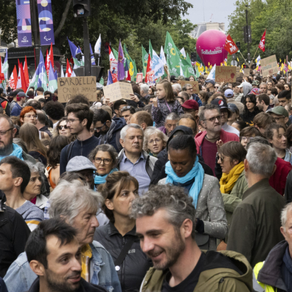 Hiljade Francuza na ulicama; Novi protest protiv desnice VIDEO