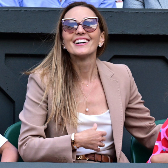 Jelena Đoković bodri Novaka svim srcem na Vimbldonu: Pogledajte kako izgleda FOTO
