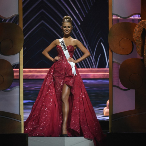 Ko je misteriozna žena pored Novaka na Vimbldonu? FOTO