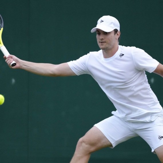 Kecmanović izaziva najboljeg na Centralnom terenu Vimbldona