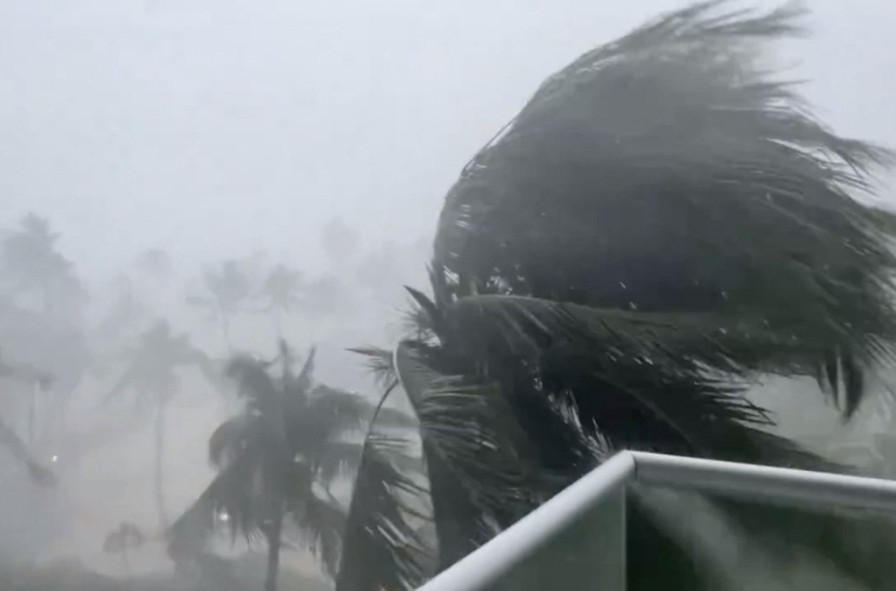 Građanima izdato upozorenje: Hitno se sklonite na bezbedno; Više od 100.000 ljudi bez struje VIDEO