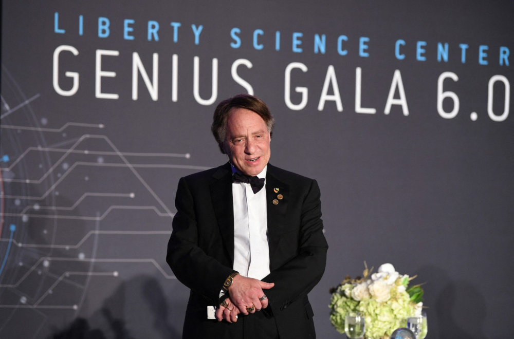 Genije hoće da se spoji sa veštačkom inteligencijom: "Ljudi će živeti večno"