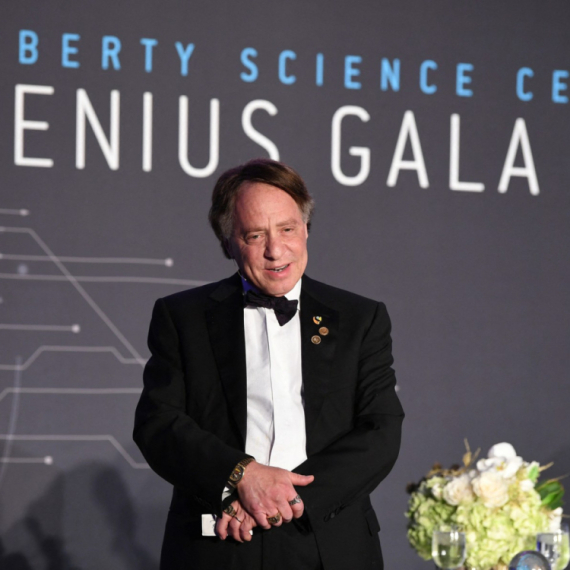 Genije hoće da se spoji sa veštačkom inteligencijom: "Ljudi će živeti večno"