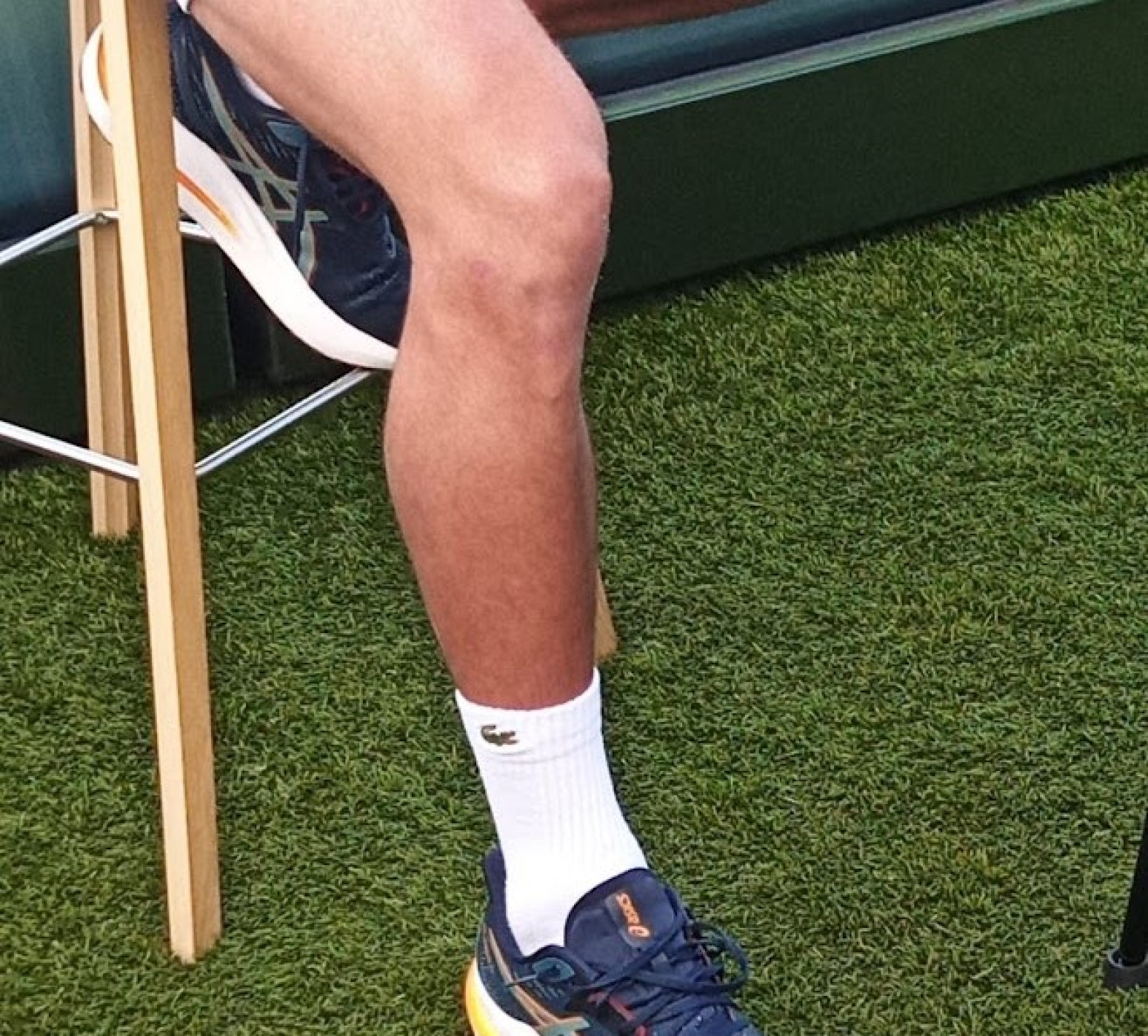 Prve fotografije Novakovog kolena bez steznika FOTO