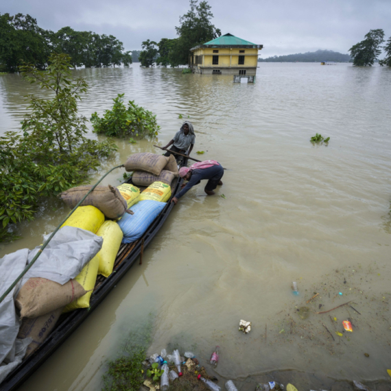 Reke pokrenule klizišta: 11 osoba poginulo, blokirani putevi VIDEO