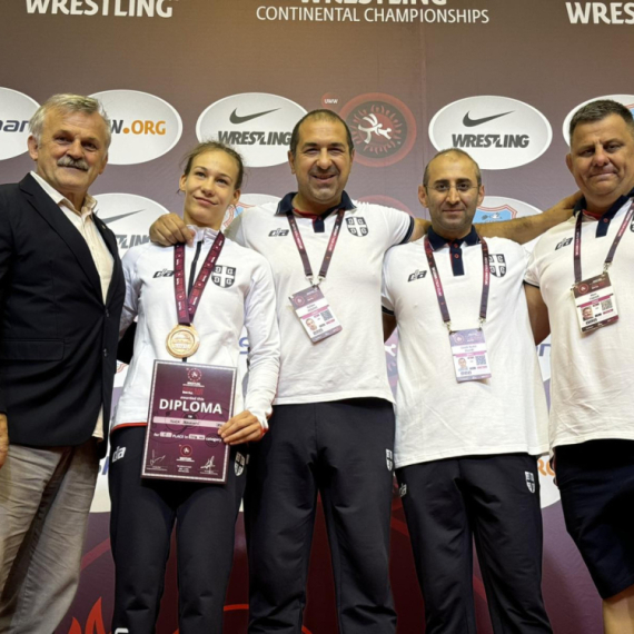 Još jedna medalja za srpsko rvanje na juniorskom EP u Novom Sadu