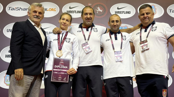 Još jedna medalja za srpsko rvanje na juniorskom EP u Novom Sadu