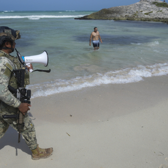 Turisti upućeni u skloništa, evakuacije u Tulumu: Očekuje se udar uragana Beril VIDEO