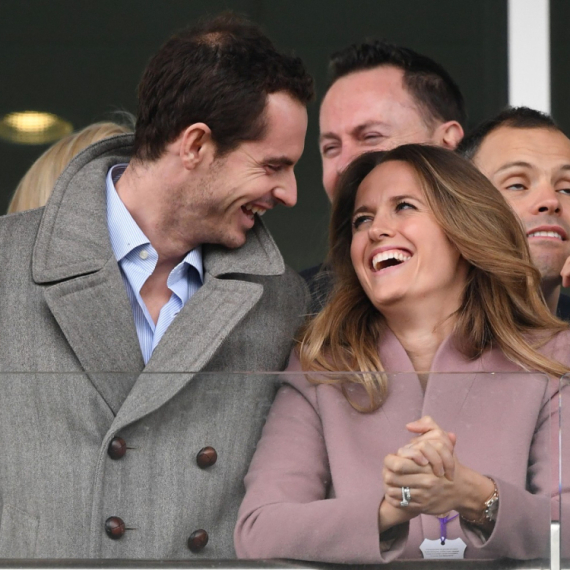 Zbog prvog susreta i danas crveni: Neverovatna ljubavna priča Endija i Kim duga 19 godina