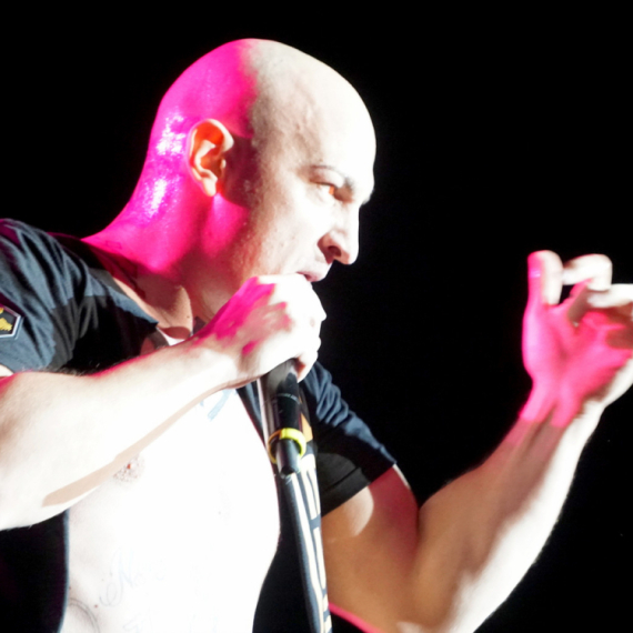 Racija na nastupu Desingerice