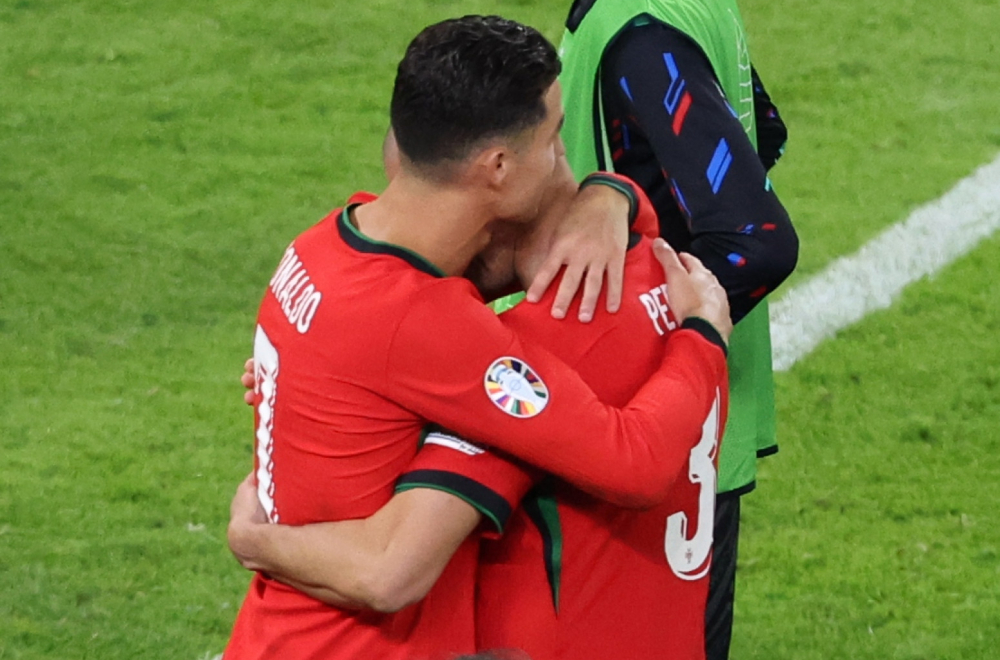 Emotivne "dede": Pepe rida, Ronaldo ga teši VIDEO