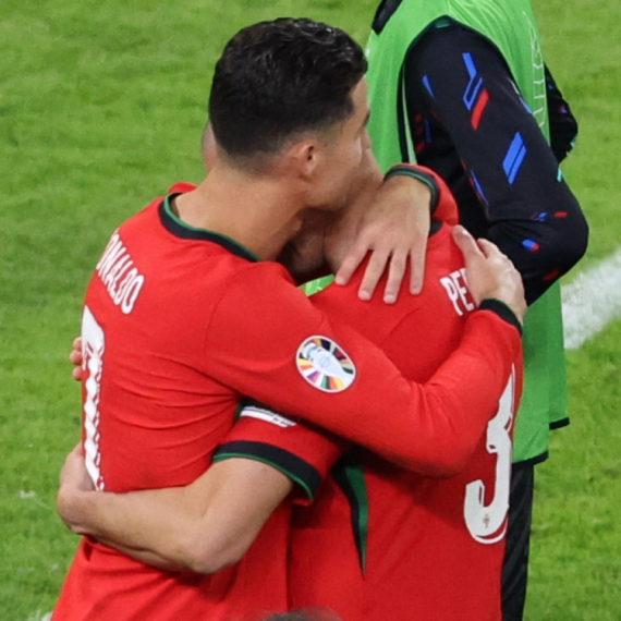 Emotivne "dede": Pepe rida, Ronaldo ga teši VIDEO