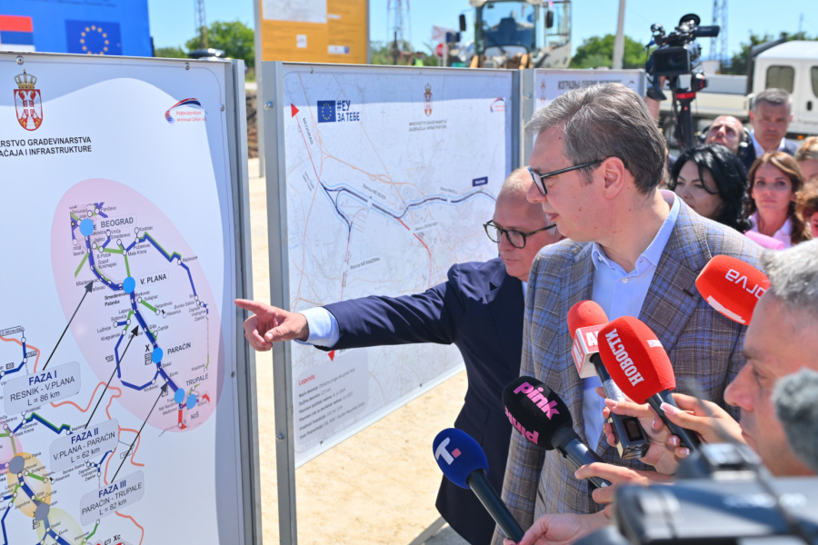 Vučić: Danas se piše istorija za Srbiju; Od Beograda do Niša za sat i 40 minuta; Radovi počinju u julu FOTO