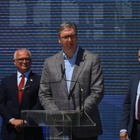 Vučić: Sve se radi transparentno