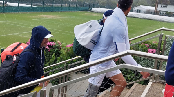 Pljusak prekinuo Novakov trening FOTO