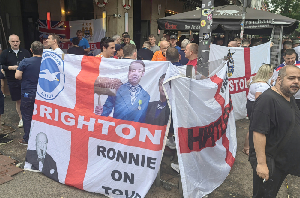 Englezi udarili na Nemce usred Diseldorfa VIDEO