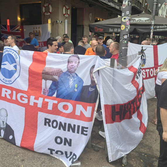 Englezi udarili na Nemce usred Diseldorfa VIDEO