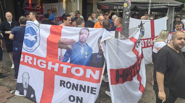 Englezi udarili na Nemce usred Diseldorfa VIDEO