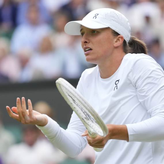 Švjontek razbijena na Vimbldonu! VIDEO