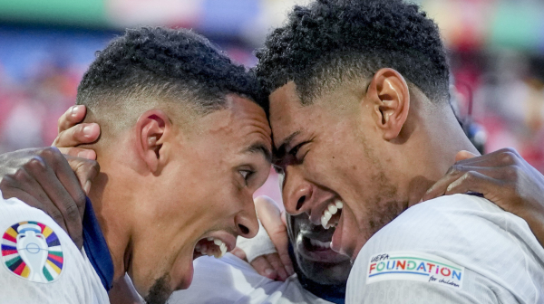 Englezi u polufinalu, Đokovićev meč stao, Pikford junak, Akanđi tragičar