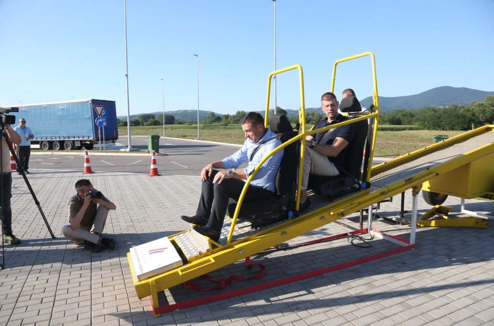 Agencija za bezbednost saobraćaja i kompanija NIS za bezbednost na putevima: Na putu do nule - vežite se