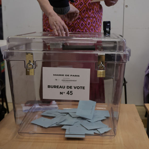 Francuska: Do 17 časova glasalo 59,71 odsto, najveća izlaznost od 1981. godine