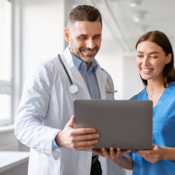 Veliki skandal u bolnici: Doktor i medicinska sestra uhvaćeni u akciji VIDEO