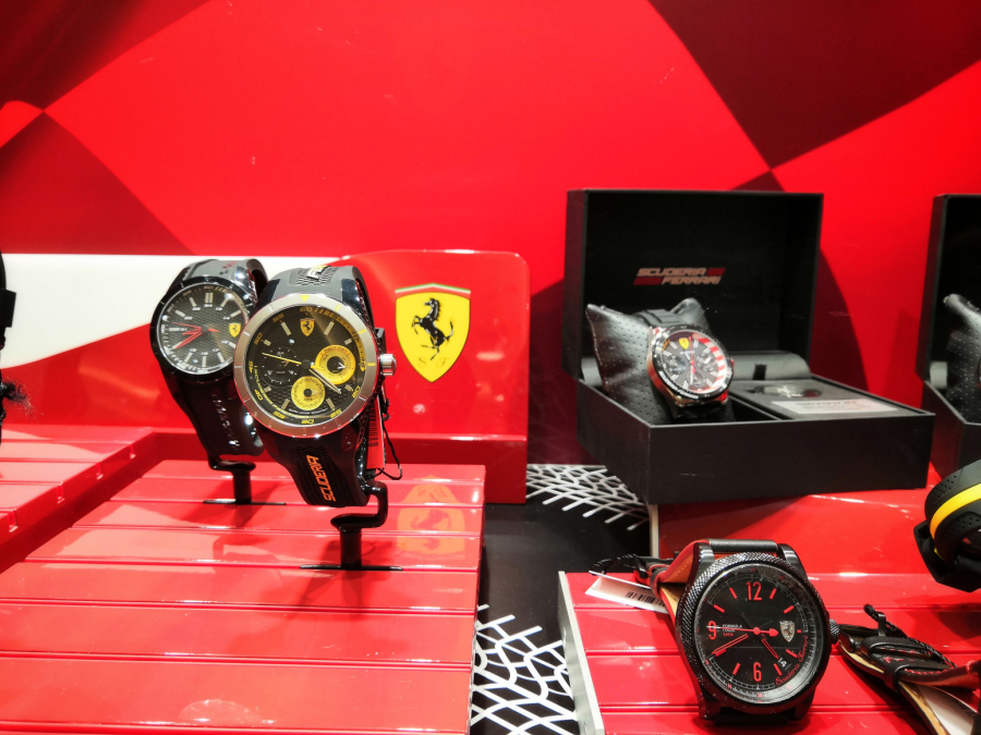 Štite svoju robnu marku: Ferrari uništio tri lažna automobila sa oznakom tog brenda