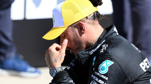 Hamilton pobedio posle 945 dana i srušio rekord, pa se rasplakao VIDEO