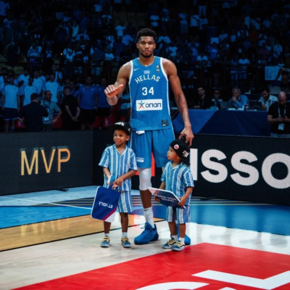 Janis odveo Grčku tamo gde joj je mesto, pa zaplakao VIDEO