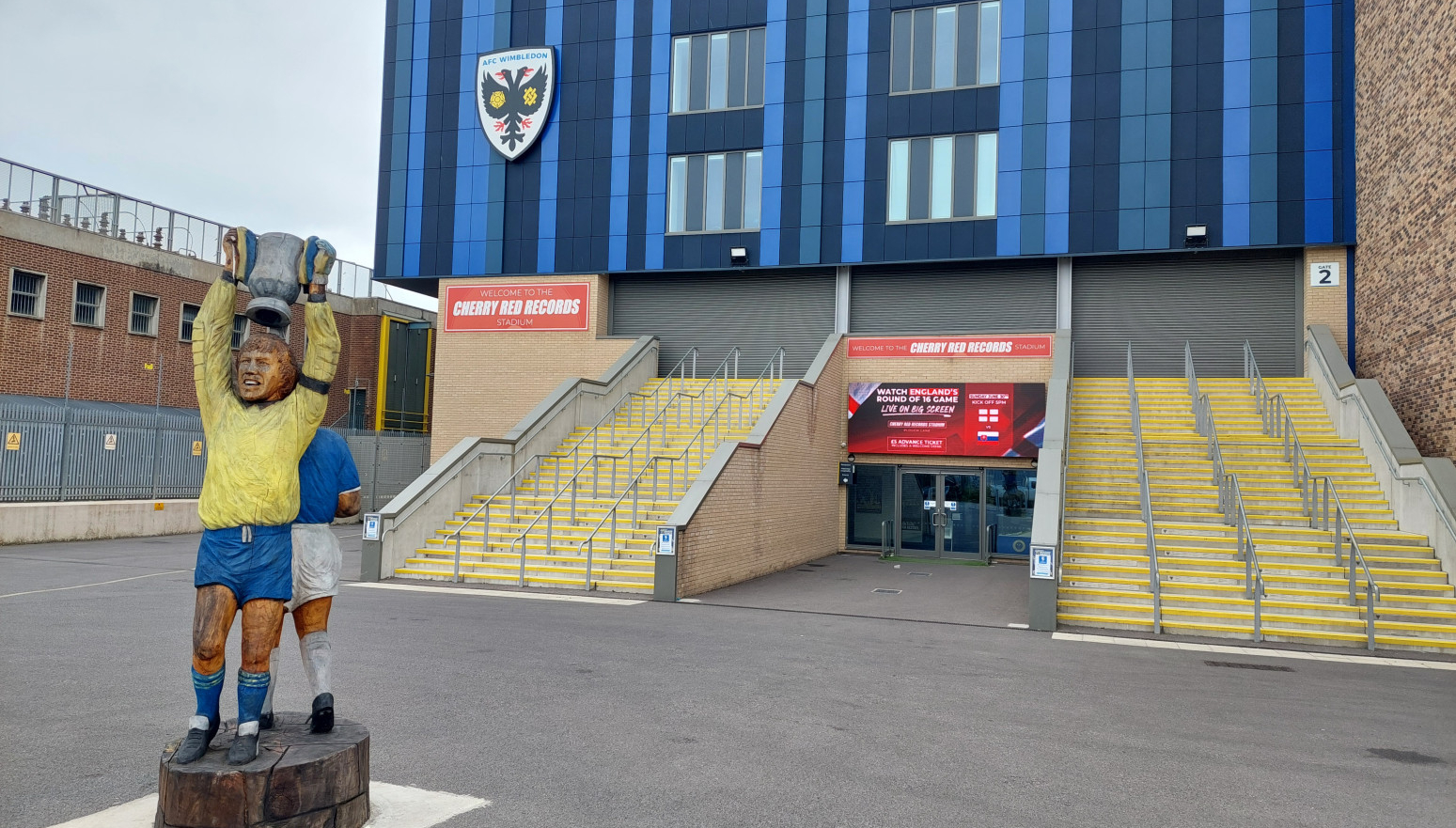 Luda vimbldonska družina