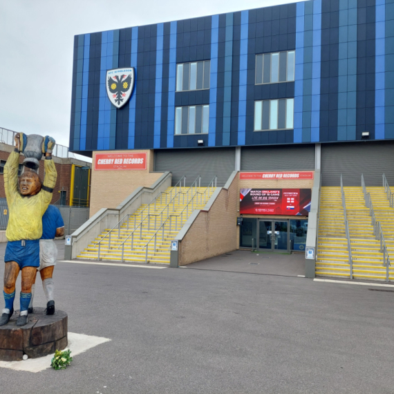 Luda vimbldonska družina