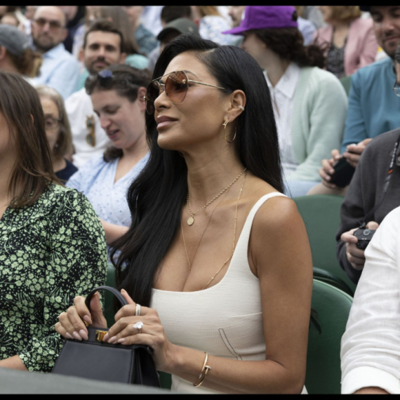 Omiljenu pevačicu zamrzeli preko noći – a sve zbog Donalda Trampa FOTO
