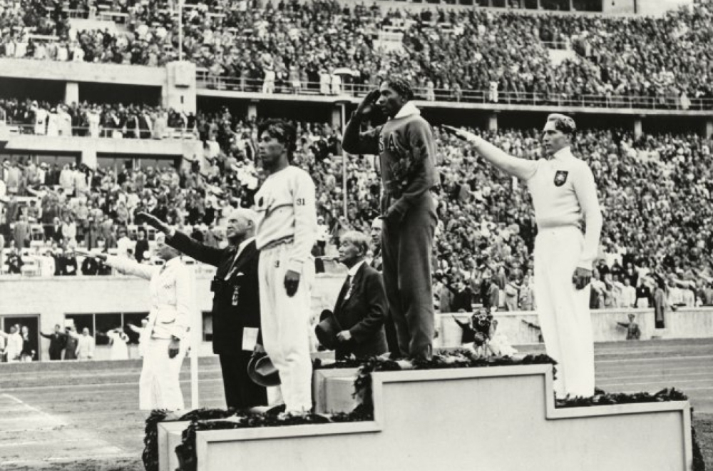 Crnac ponizio naciste