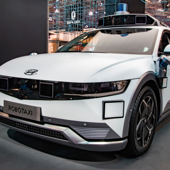 Uskoro izgradnja velike fabrike robotaksija