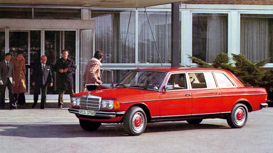 Ovaj auto bi preživeo i smak sveta: Mercedes danima nakon poplave pali kô mina VIDEO