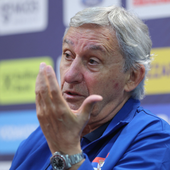 "Koga je zmija ujela on se i guštera plaši, pričaju po kafićima da Pešić traži izgovore"