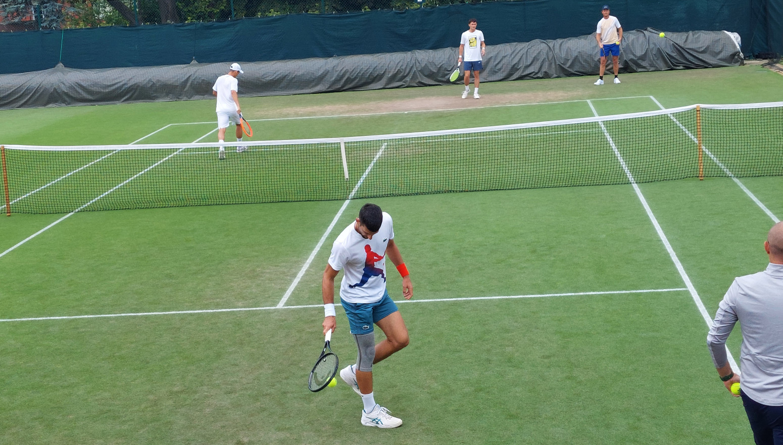 Novak trenirao na terenu pored Alkarasa FOTO