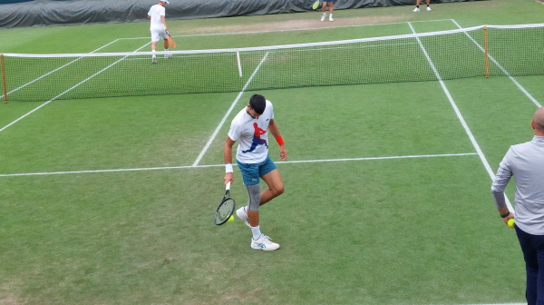 Novak trenirao na terenu pored Alkarasa FOTO