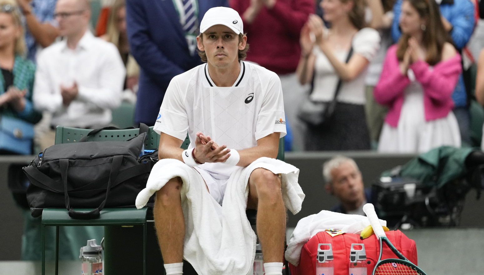 Evo zbog čega je De Minor predao Đokoviću VIDEO