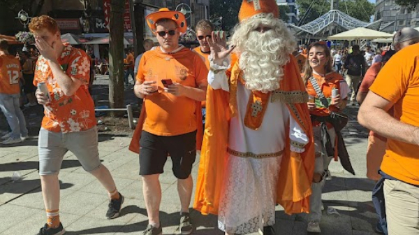 Englezi se razbežali: "Cela Holandija je došla u Dortmund!" VIDEO