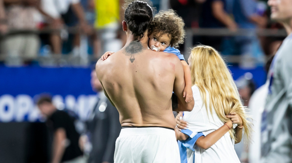 Nunjes u zagrljaju sina zbog koga je krenuo na navijače Kolumbije VIDEO