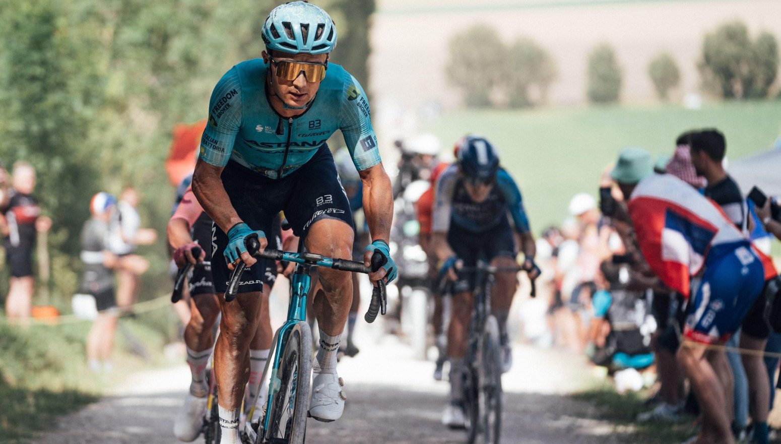 Lucenko izazvao masovan pad blizu cilja, u grupi i Roglič