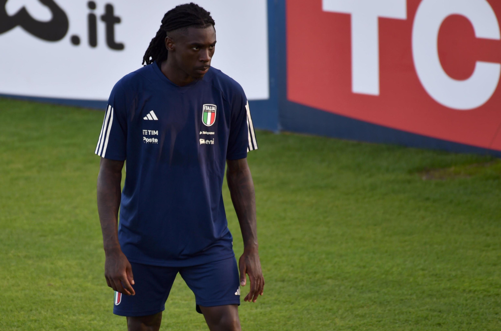 Napadač Fiorentine se obrukao na promociji – sve gledala i deca VIDEO