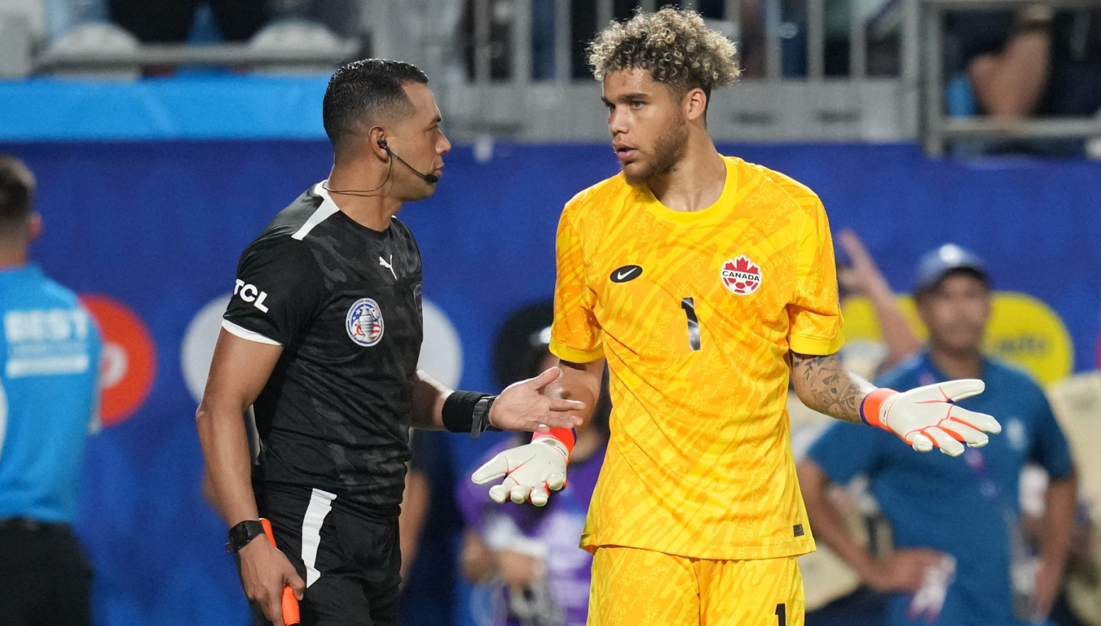 Novi skandal na Kopa Amerika: Golman Kanade krio bočicu kolegi pri izvođenju penala VIDEO