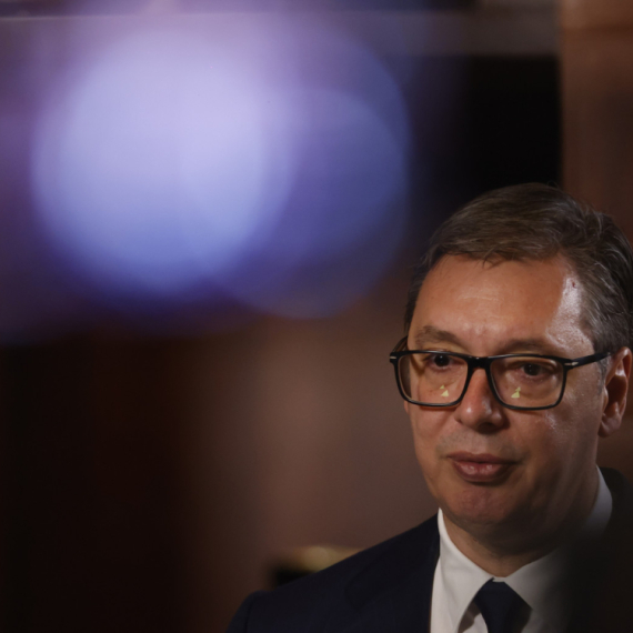 Voditelji TV Nova vređali Vučića: "On je perverzni psihopata" VIDEO
